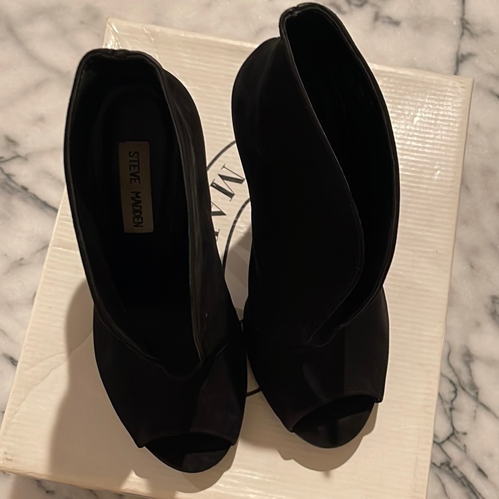 Steve Madden Stellth Nubock Suede Heels